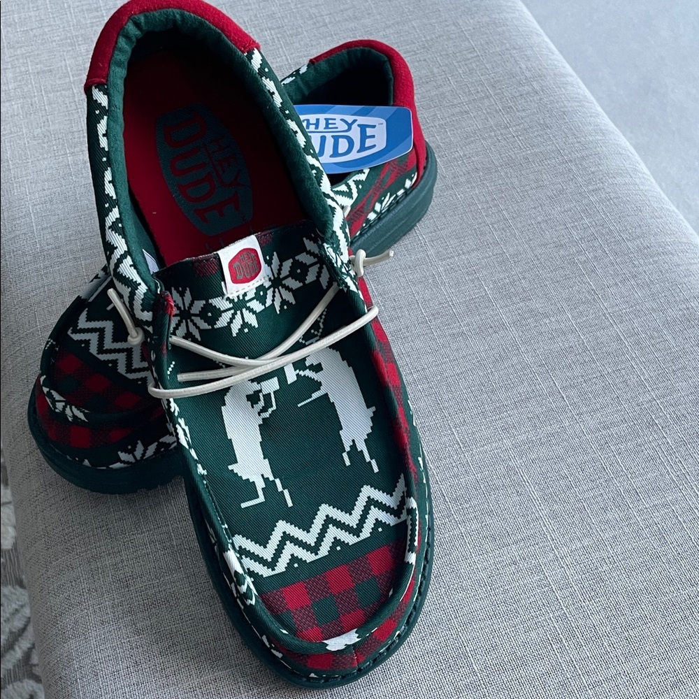 NWT Hey Dude Wally green/ red/ white holiday cheers shoes men’s size 10